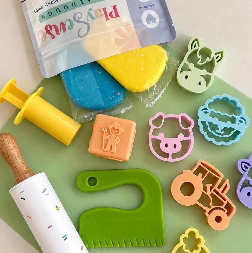 Toddler Fine Motor Busy Bag | Play Dough Activity