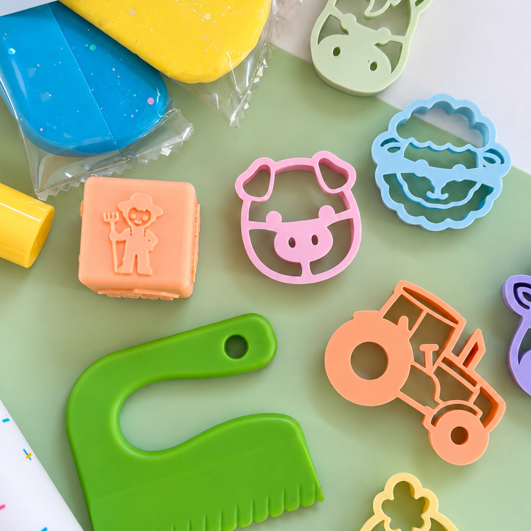 Toddler Fine Motor Busy Bag | Play Dough Activity